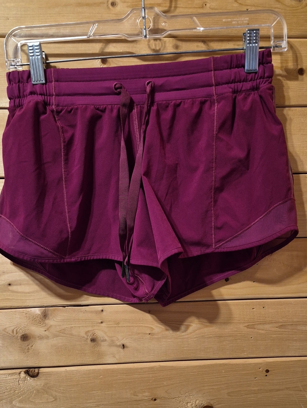 Womens Lululemon Hotty Hot Shorts  Size 4